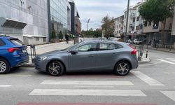 Yaya geçidini "özel otopark" zannetti!