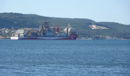 Abdülhamid Han sondaj gemisi Çanakkale Boğazı’ndan geçti