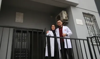 ÇOMÜ mezunu doktor, annesinin yanında işe başladı