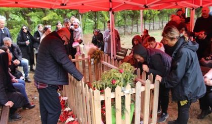 Ünlü sanatçı Volkan Konak’ı sevenleri yalnız bırakmıyor