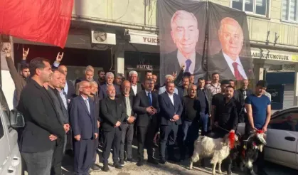 Devlet Bahçeli’nin sağlığına kavuşmasının ardından adak koç kesildi, tatlı ikram edildi