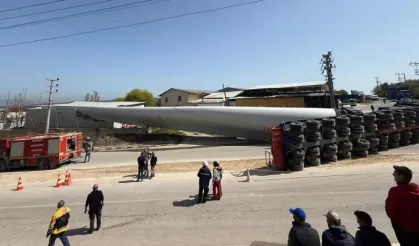 Çanakkale'de tır devrildi!
