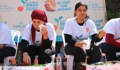 Acı biber yarışında 3 dakikada 398 gram acı biber yedi