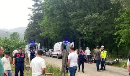 Bayramiç'te otomobil ile motosiklet çarpıştı! 4 yaralı!