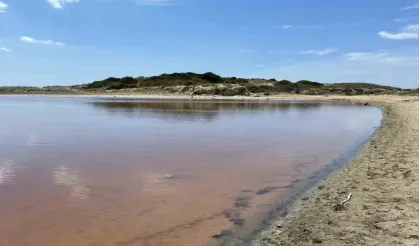 Çanakkale’de 2 bin yıllık antik liman kalpli pembe göle dönüştü