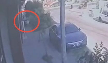 Ehliyetsiz gencin kullandığı otomobil motosiklet mağazasına daldı: 2,3 milyonluk zarar meydana geldi