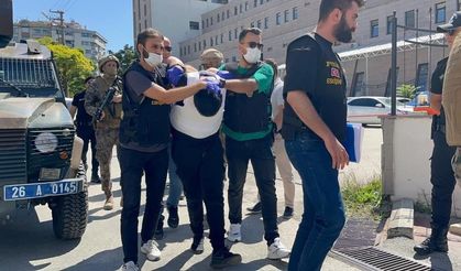 Eskişehir'de neo-nazi sembolü olan hücum yeleği ile 5 kişiyi bıçaklayan saldırgan hayatını kaybetti