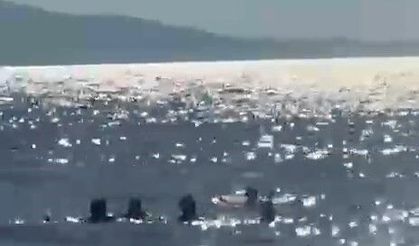Denizde dubaların dışına çıkan baba ve iki kızı ölüm tehlikesi atlattı