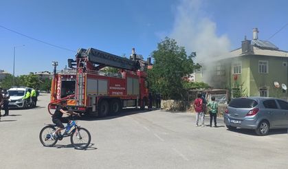 Evde yangın çıktı, kilitli kalan 5 çocuk kurtarıldı