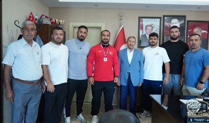 Darende Belediye Başkanı Bozkurt’tan şampiyon Feyzullah Aktürk’e tebrik