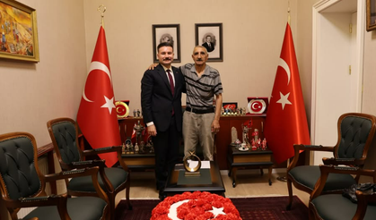 Gökçeada Kaymakamı Osman Acar, Halk Günü’nde Vatandaşları Dinledi