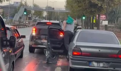 Köpeğin vatandaşı ayağından ısırıp sürüklediği anlar