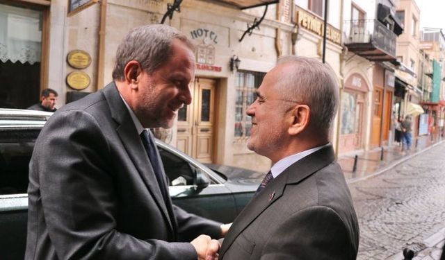 Osman Okyay’dan AK Parti İl Başkanlığı’na ziyaret 
