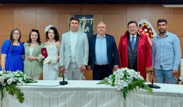 CHP Ezine İlçe Başkanı Özkan Mercan ve Ayşegül İpek dünya evine girdi