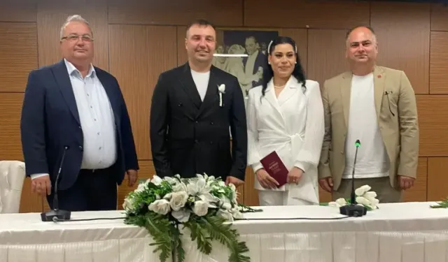 Dünya evine girdiler