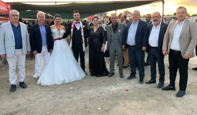 Sezer Ailesinin mutlu gününde CHP’liler bir araya geldi