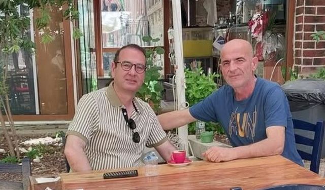 Milletvekili Uz çocukluk arkadaşı ile buluştu