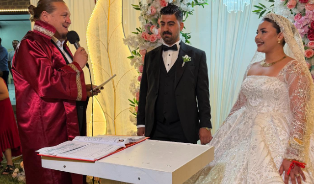 Dünya evine girdiler
