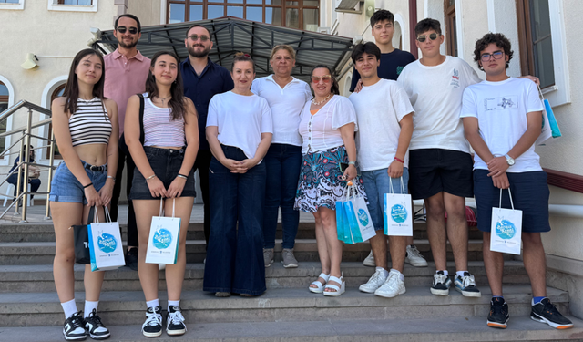 Grup Zamansız Liselerarası Müzik Yarışması Ödülünü aldı