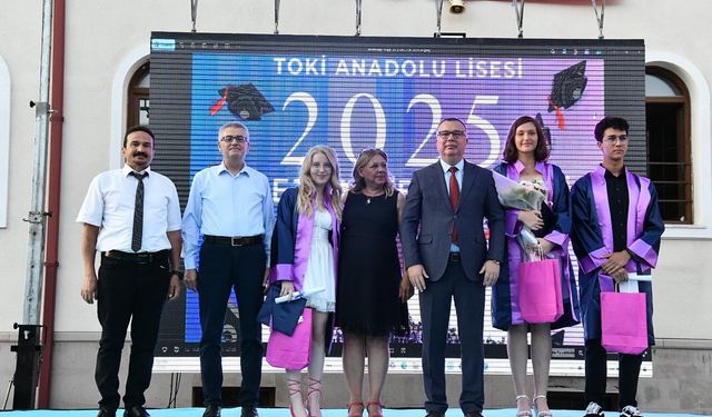 TOKİ Anadolu Lisesi ve Kampüs Koleji’nde mezuniyet coşkusu