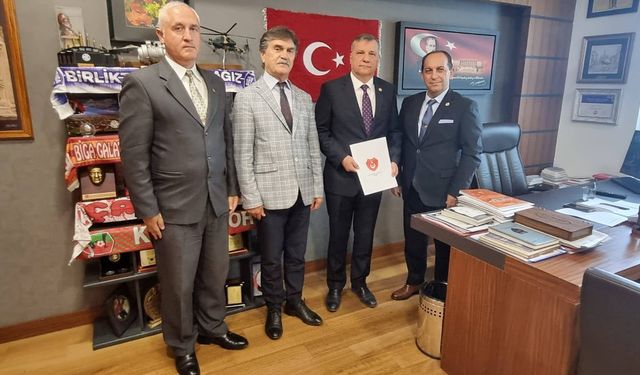CHP’li Özgür Ceylan astsubayların taleplerini dinledi