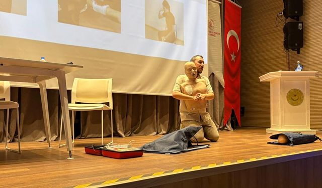 Gelibolu Tarihi Alan Başkanlığı personeline ilkyardım eğitimi verildi