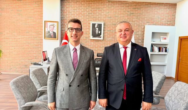 Oruçoğlu’ndan Ezine Kaymakamı Yusuf Kaptanoğlu’na ziyaret
