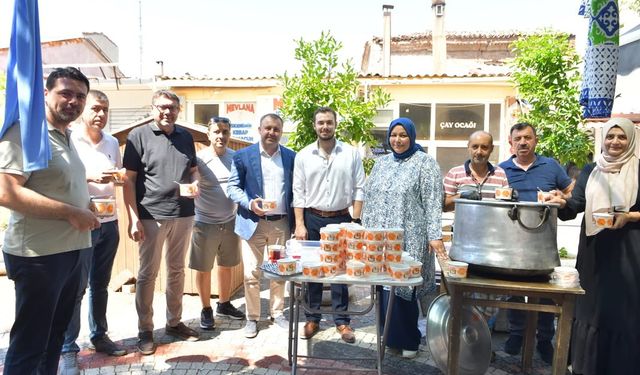 Ezine’de aşure ikram edildi