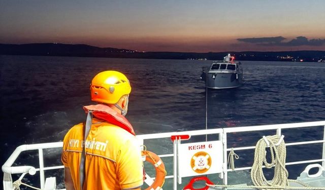 Boğaz'da tehlike atlatıldı: Sürüklenen teknedeki 6 kişi kurtarıldı
