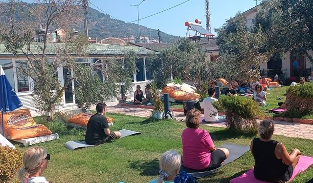 Küçükkuyu’da eklem yogası etkinliği büyük ilgi gördü