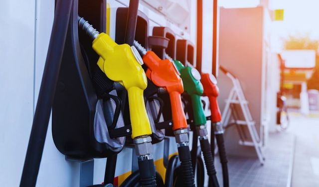 Motorin 100 liranın altına indi! 19 Eylül akaryakıt fiyatları: Benzin, motorin ve LPG kaç TL?