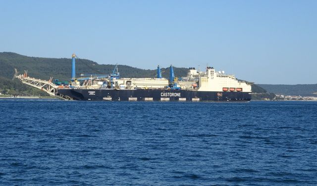 'Castorone', Çanakkale Boğazı'ndan geçti