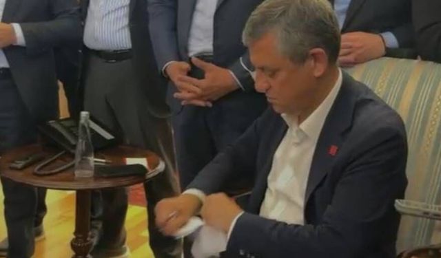 Özgür Özel mutlak butlan tebligatını yırttı