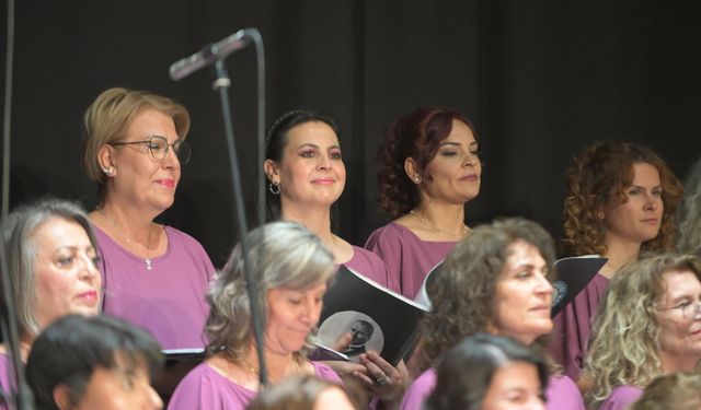 "Yaza Merhaba" Konseri: Çanakkaleliler Unutulmaz Bir Müzik Akşamı Yaşadı