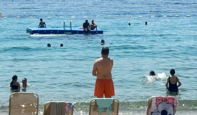 Okullar kapandı, Bodrum sahilleri doldu
