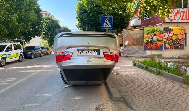 Bolu’da cipe çarpan otomobil takla attı: 1 yaralı