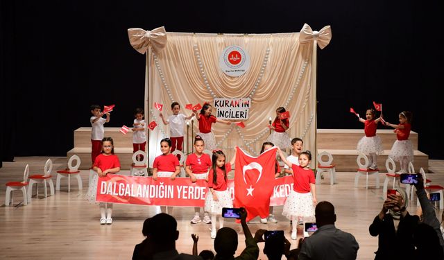 Biga’da Miniklerden Yıl Sonu Gösterisi