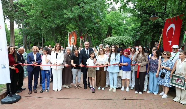 Kursiyerlerin eserleri Halk Bahçesi’nde sergileniyor