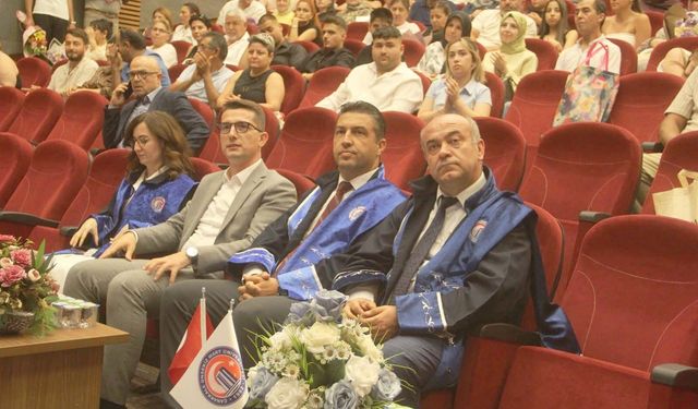 ÇOMÜ Ezine Gıda ve OSB Meslek Yüksekokulu Mezunlarını Uğurladı