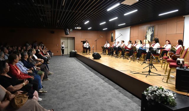 Cumhuriyet Kadınları Ritim Grubu'ndan muhteşem konser