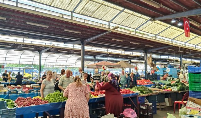 Yaz Tezgâhlara İndi, Fiyatlar Dikkat Çekti: Kiraz 200, Börülce 300 TL