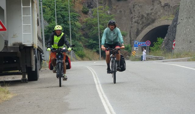 Çanakkale'den Pedal Bastı, Memleketi Artvin'de Alkışlarla Karşılandı