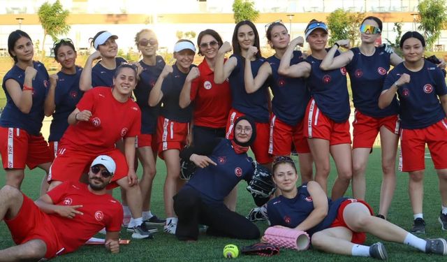 U22 Softbol Kadın Milli Takımı Çanakkale'de Avrupa Şampiyonası Mesaisine Başladı
