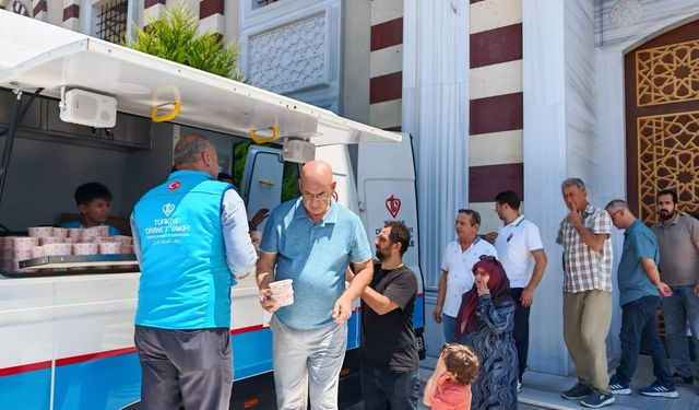Çanakkale’de Muharrem Ayı Dolayısıyla Vatandaşlara Aşure İkramı