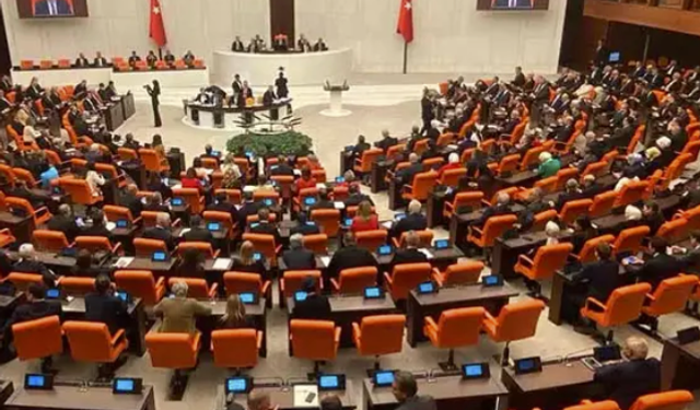 TBMM Adalet Komisyonu "çocuk suçlu" fiiline ilişikin teklifi görüşmek için toplandı