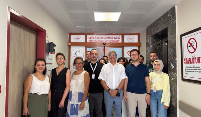 Ezine’de Sağlıkta Güç Birliği: Devlet Hastanesi Uzmanlarından Sağlıklı Hayat Merkezine Ziyaret