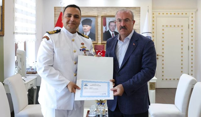 Çanakkale'de Sahil Güvenlik Komutanlarından Vali Toraman'a Ziyaret