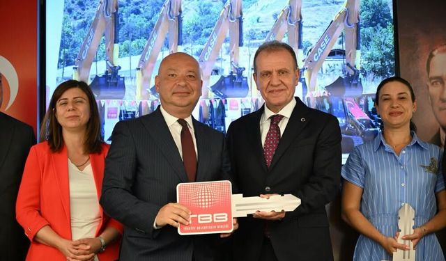 Bozcaada Belediyesi'ne Türkiye Belediyeler Birliği'nden Vidanjör Hibesi