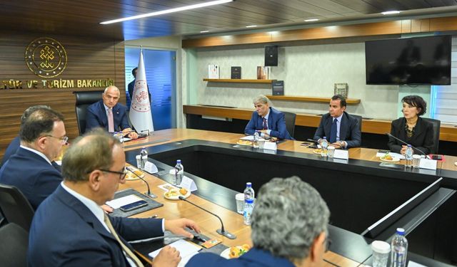 Bakan Ersoy hizmet sektörü temsilcilerini kabul etti