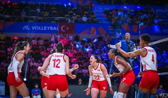A Milli Kadın Voleybol Takımı, Avrupa Şampiyonası'nda parkeye çıkıyor